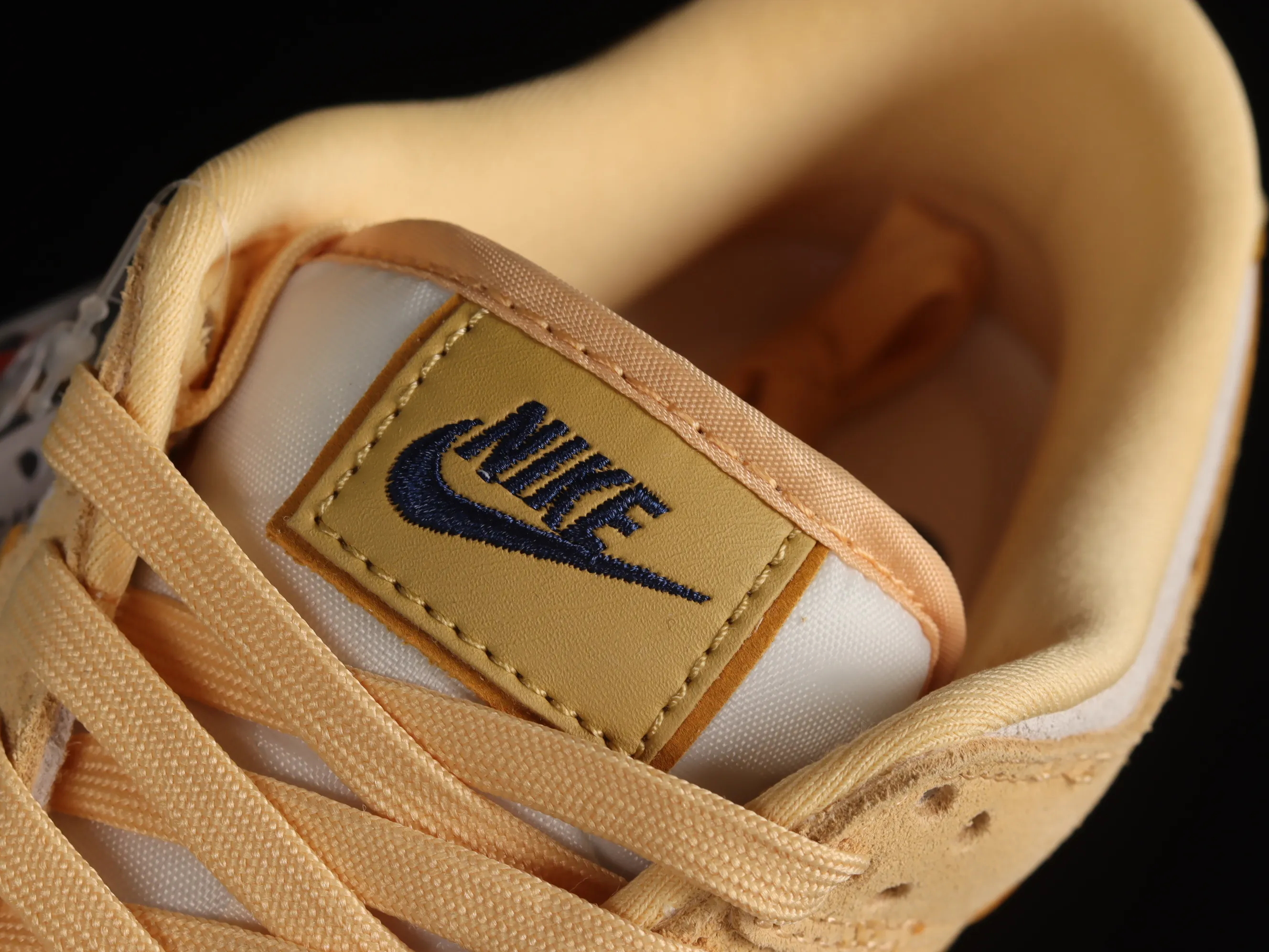 All categories Nk SB Dunk series Nk SB Dunk Low low-top sneakers Nk Dunk Low "Gold Suede" cheese pudding ice cream yellow and white SB low-top casual sports skateboard shoes DV7411-200
